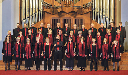 Der Bach-Chor Wels ist ein eigener Verein, nimmt aber auch seine ursprüngliche Funktion als Kirchenchor der Pfarre Wels-Herz Jesu wahr.