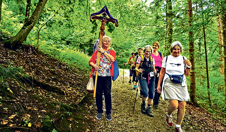 Eine der vielen Pilgergruppen, die nach St. Wolfgang pilgerten. 