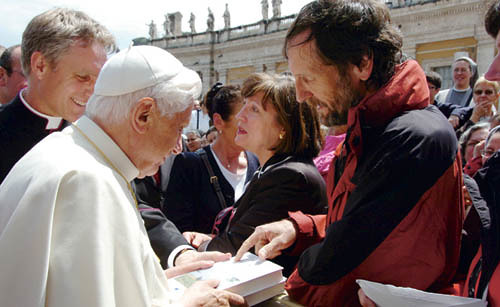SS Benedetto XVI - Piazza San Pietro - Udienza Generale - 02/05/2007


 - (Copyright L'OSSERVATORE ROMANO - Servizio Fotografico - photo@ossrom.va)