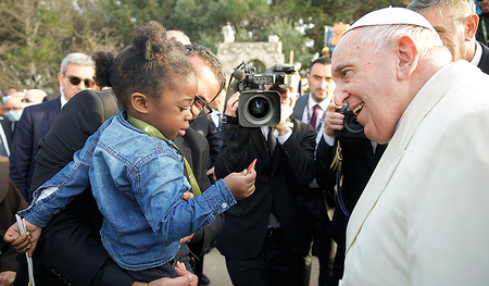 Gesichter, Geschichten, Menschen – keine Zahlen soll man in der Begegnung mit Flüchtenden betrachten, wünscht sich Papst Franziskus.