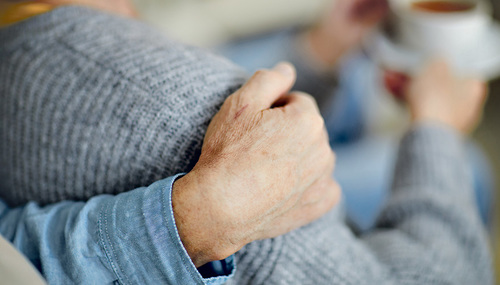 shutterstock/Pressmaster Gott hinter mir