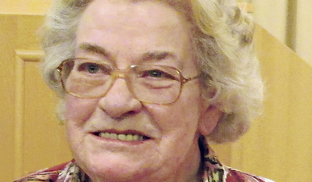 Dr. Irmgard Aschbauer studierte Geschichte und lebt in Linz.  