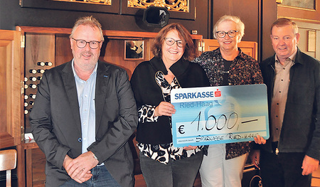 Pfarrverwalter Jungwirth, Sabine Gruber, Renate Pumberger und Pfarrer Niedl