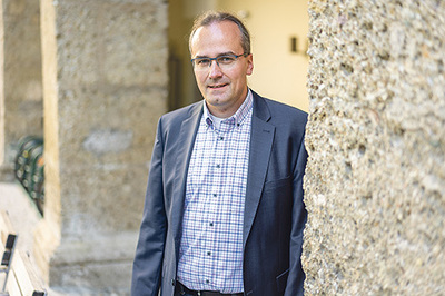 Alexander Zerfaß ist Professor für Liturgiewissenschaft und Sakramententheologie an der Theologischen Fakultät der Universität Salzburg.  