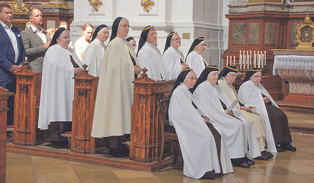 Die Jubilarinnen erneuerten ihre Profess. 