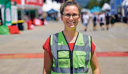 Victoria König leitet die Einsätze von Seelsorger:innen auf Musikfestivals, wie am vergangenen Wochenende am Lido Sounds in Linz