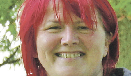 Ernestine Lehrer ist Steinmetzmeisterin in Wippenham.   