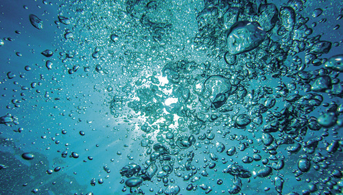 Pixabay/Martin Str Erfrischend wie ein Sprung ins kühle Wasser ist es, den Mitmenschen offen und unvoreingenommen zu begegnen – nach dem Vorbild Jesu.