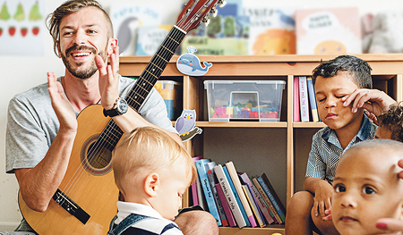 Ab dem Schuljahr 2024/25 ­startet ein Aufbaulehrgang für Elementarpädagogik bei den Kreuzschwestern in Linz.  Rawpixel Ltd/iStock