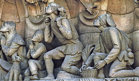 Betende Hirten. Detail der Fassade der Basilika Sagrada Familia in Barcelona.
