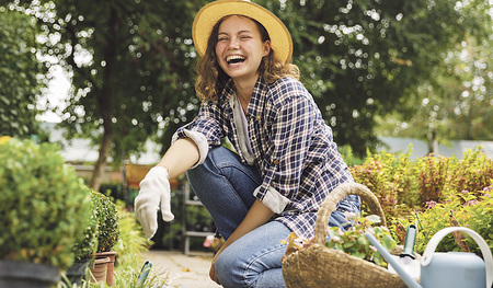 Jungen Menschen wollen vor allem eine erfüllende Arbeit. Auf dem Weg in die Berufswelt brauchen viele von ihnen Unterstützung: Im Jahr 2018 waren 372.000 Jugendliche bis 19 Jahren in Österreich armuts- oder ausgrenzungsgefährdet.  