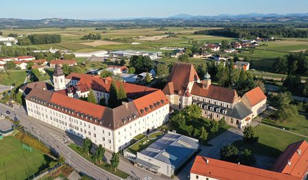 Im Kloster Baumgartenberg bieten die Schwestern vom Guten Hirten 30 Flüchtlingen ein Dach über dem Kopf