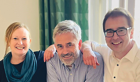 Das neue Leitungsteam der Pfarre Braunau:  Pfarrer Gert Smetanig (re.),  Pastoralvorständin: Irene Huss (li.) und Verwaltungsvorstand: Martin Lang (Mitte)