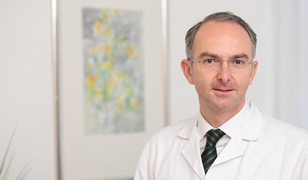 Primar Priv.-Doz. Dr. Bernd Lamprecht beantwortet am 20. Jänner 2022 von 17.00 bis 18.30 Uhr unter dem Notruf der TelefonSeelsorge 142 die Fragen der AnruferInnen rund um die Corona-Impfung.