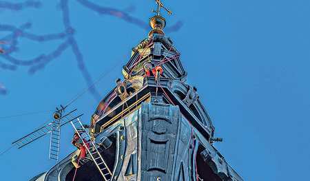 Der Kallhamer Kirchturm wird gerade saniert, für viele zählt er zu den schönsten Kupfertürmen Österreichs.  