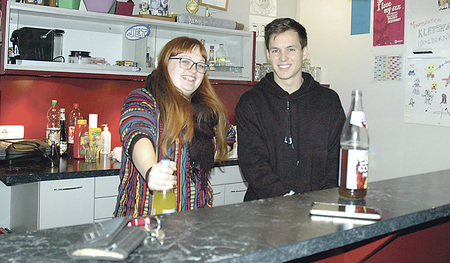 Haben stets ein offenes Ohr für die Jugend­lichen: Elena Gratzer und Robin Tachella.  