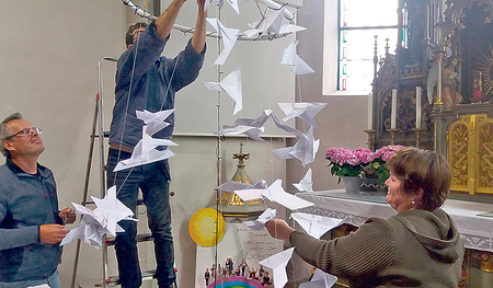 Die Bedeutung des Pfingstfestes hat die Pfarre Weichstetten mit einem Kunstprojekt unterstrichen.    