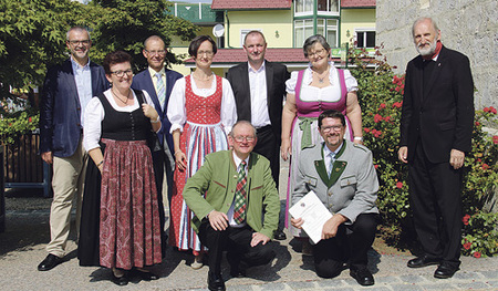 Als erstes der neu ausgebildeten Seelsorgeteams aus dem Dekanat Weyer wurde von Bischofsvikar Willi Vieböck (rechts) das Team aus Maria Neustift beauftragt. Die Feier fand am 13. September 2020 statt, weitere Teams folgen in den kommenden Wochen. 