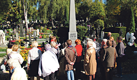 Leben und Sterben von Frauen im Blick am St. Barbara Friedhof in Linz.  