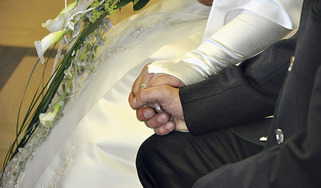 Für die katholische Trauung ist ein Ehevorbereitungskurs verpflichtend. Dieser wird derzeit auch online angeboten. 