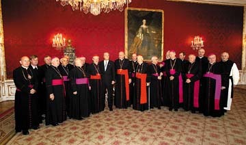 Thomas Klestil (Bundespr?sident) empf?ngt Bischofskonferenz; Kardinal Franz K?nig, Egon Kapellari, Kardinal Christoph Sch?nborn, Alois Kothgasser, Christian Werner, Laun, J?ger, Scheuer, Klaus K?ng, Paul Iby, Heinrich Fasching, Georg Zur, Kurt Krenn,