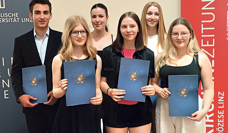 Von links: Thomas Riener, Miriam Patry, Alina Weihsmann, Romana Holzer, Sandra Kern, ­Felicitas Vorderderfler.   