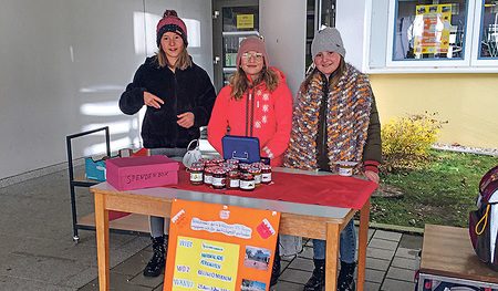 Die Regauer Kinder wurden zu begeisterten Verkäufer/innen.   