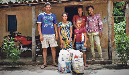 Die Familien sind für die Lebensmittel und Hygieneartikel überaus dankbar.