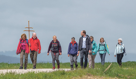 An der ersten Pilger-Wanderung am Benediktweg nahm Landesrat Max Hiegelsberger teil.  