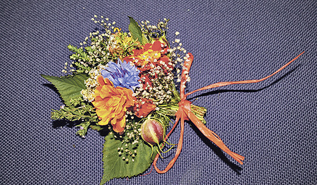 Kräuterbüscherl und auch Kräutersackerl werden am 15. August in vielen Pfarren verkauft. 