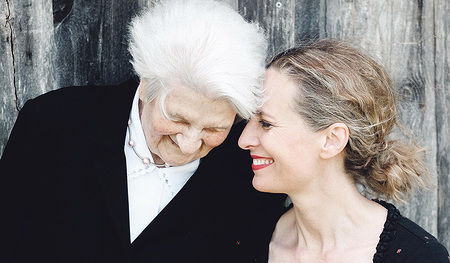 Am 25. Juni  wird „Hanni“ im Brucknerhaus uraufgeführt. Maxi Blaha verkörpert dabei Hanni Rittenschober in einer Kunstfigur.   