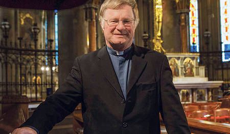 Die Kirche bleibt den Menschen nahe, sagt Scheuer.   