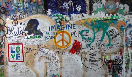 Papst Franziskus kritisiert in seiner Botschaft zum Weltfriedenstag einmal mehr das Wirtschaftssystem, das 'mehr auf dem Individualismus als auf einer solidarischen Teilhabe beruht'. 