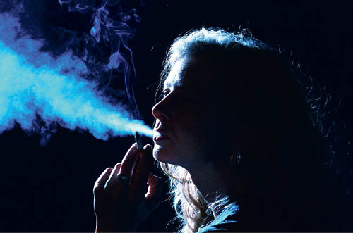 Entspannung,Entspannen,Relaxen,Rauchen,Frau,Menschen,Krankheit,Ungesund,Steuer,Sucht,Tabak,Monopol,Trafik,Zigarette,Zigaretten,Genu?,Genie?en,Lunge,Lungenkrebs,Geniessen,Genuss

Copyright by BilderBox- Erwin Wodicka, A-4062 Thening; 