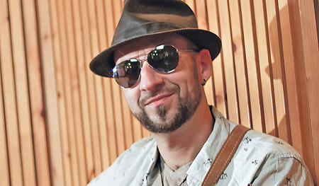 Florian Forstner (38), Haustechniker und Liedermacher