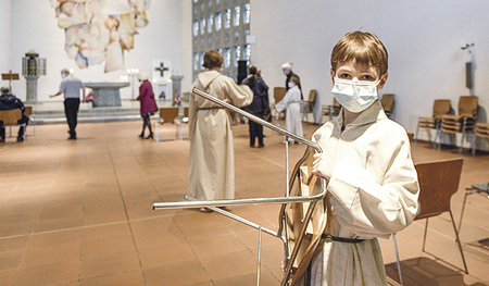 Öffentliche Gottesdienste sind nun – mit Abstand – wieder  möglich.