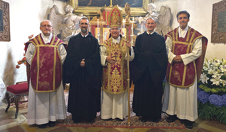 Professfeier: Prior P. Maximilian Bergmayr, P. Christian Mayr, Abt Ambros Ebhart, Frater Anselm Demattio und P. Bernhard Eckerstorfer (von links)   