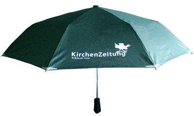 Regenschirm mit Logo der Kirchenzeitung als Willkommensgeschenk