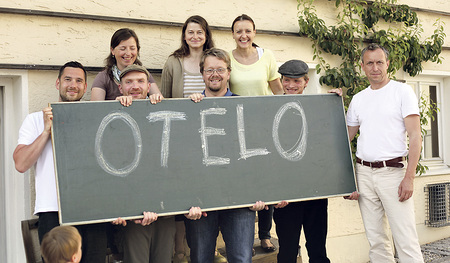 Der Verein Energie Neumarkt, mit Otmar Affenzeller (2. v. r.) und Vereinsobmann Andreas Schönauer (3. v. r.) bietet unter anderem in Neumarkt den Gemeinschaftsraum  „Otelo – Offene Technologie-Labore“ an.   