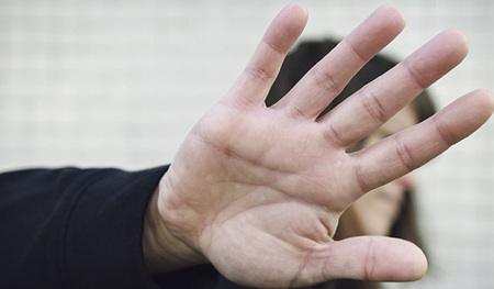 Die Situation von Opfern häuslicher Gewalt kann durch die Ausgangsbeschränkungen wegen der Coronakrise verschärft werden. 