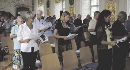 Im Stift Lambach fand am 23. und 24. Juli die Weltkirche-Fachtagung statt. Thema:  'Flucht, Dimension eines Dramas'. Organisiert wurde die Tagung von der KOO Koordinierungsstelle der ?sterreichischen Bischofskonferenz f?r Entwicklung und Mission, dem