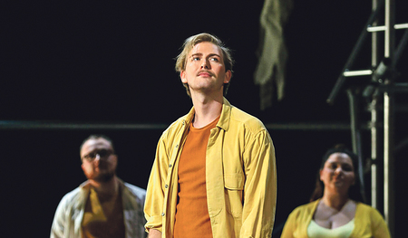 Gregor Eisenhut in „Passing on the fire“.