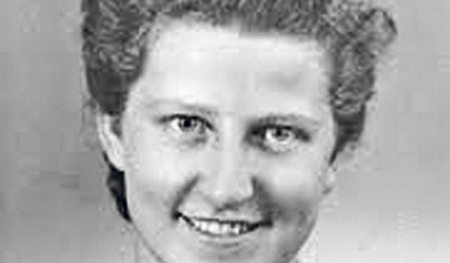 Anna Strasser (1921–2010), Ehrenbürgerin von St. Valentin. Nach ihr ist ein Platz im Ortsteil Herzograd benannt.    