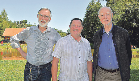 Romero-Preisträger Milo Ambros (links) und Bernhard-Michel Schelpe (rechts) mit Karl Toifl von der KMB. 