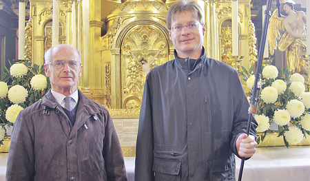 Vater und Sohn, das eingespielte Mesnerteam der Pfarre Schardenberg 