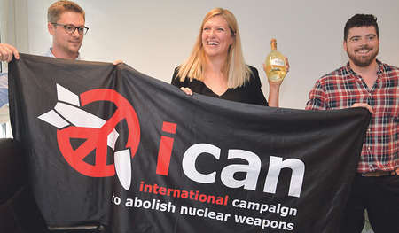 Wurde 2017 mit dem Nobelpreis ausgezeichnet – das Team von ICAN, der Internationalen Kampagne zur  Abschaffung von Nuklearwaffen.   