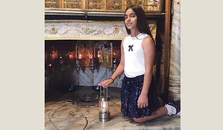 Maria Khoury holte das Licht aus der Geburtsgrotte.  