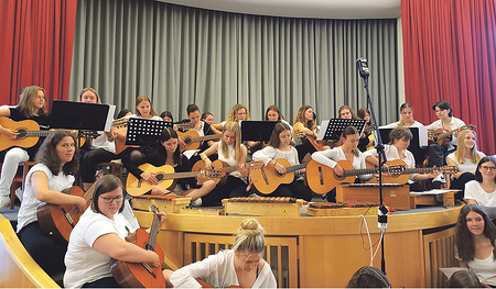 Die Schüler/innen gaben ein Benefizkonzert.