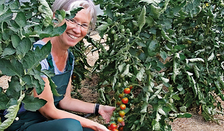 Mit neun weiteren Ordensfrauen verschiedenen Alters lebt, betet und arbeitet Schwester Erika Maria Radner von der barmherzigen Liebe Gottes im Karmel von Maria Jeutendorf in Pottenbrunn zwischen St. Pölten und Krems. Gäste sind willkommen. 