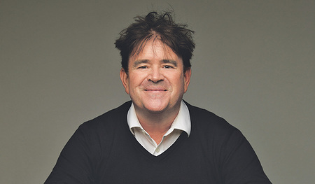 Michael Oman mit seinem Instrument.